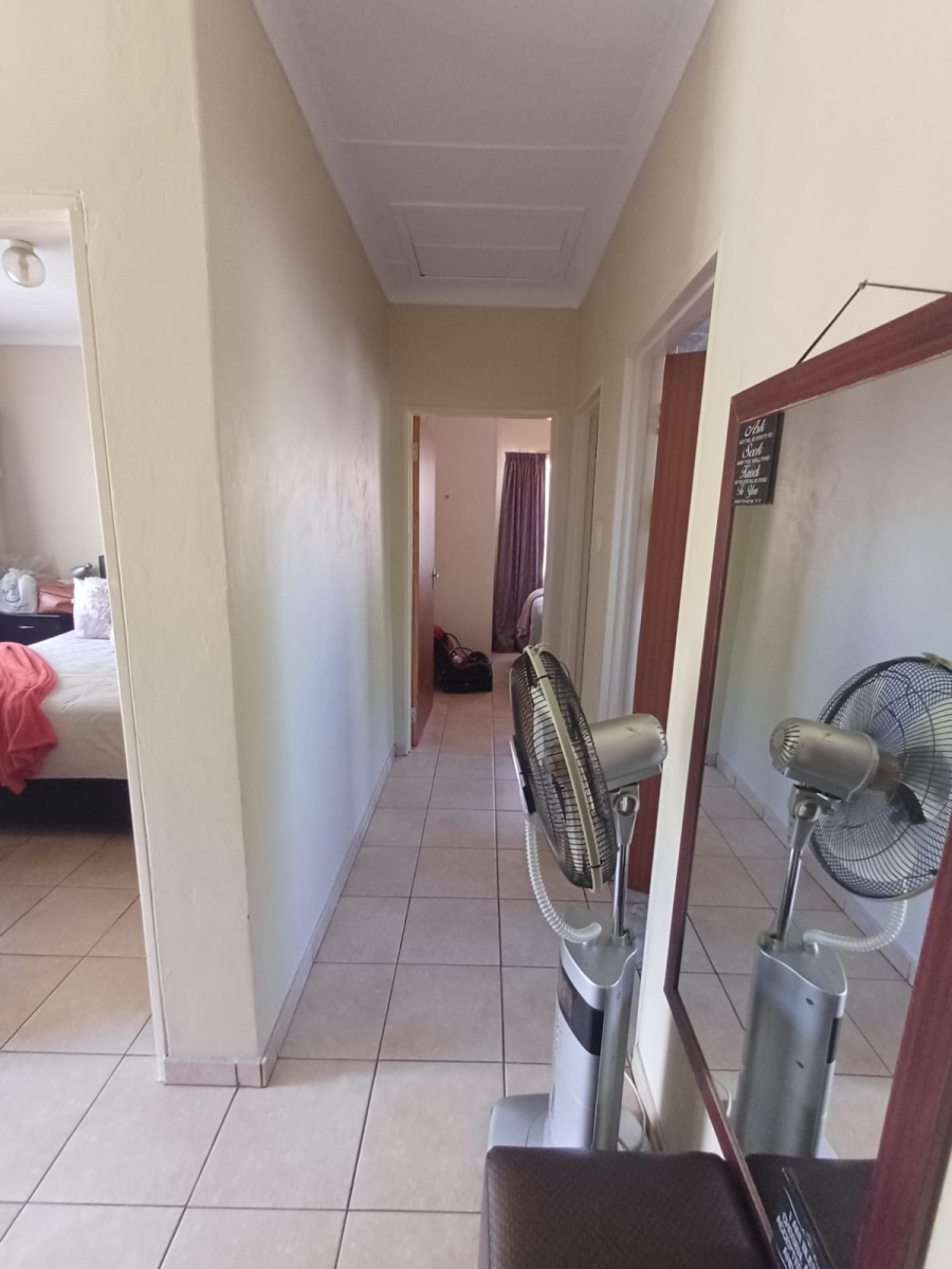 To Let 2 Bedroom Property for Rent in Komani Park Eastern Cape